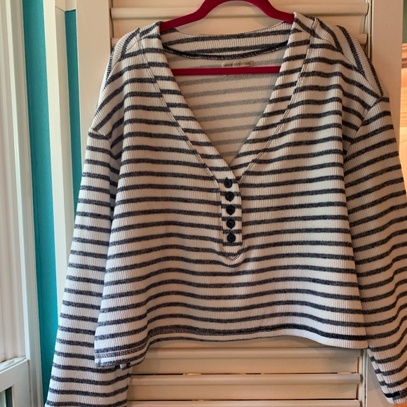 Urban Outfitters long sleeved top - Picture 2 of 3